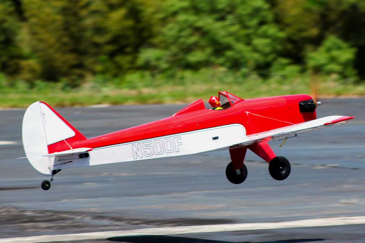 VQ MODELS Fly Baby 20 cc size Red/white version フライベビー エンジン機