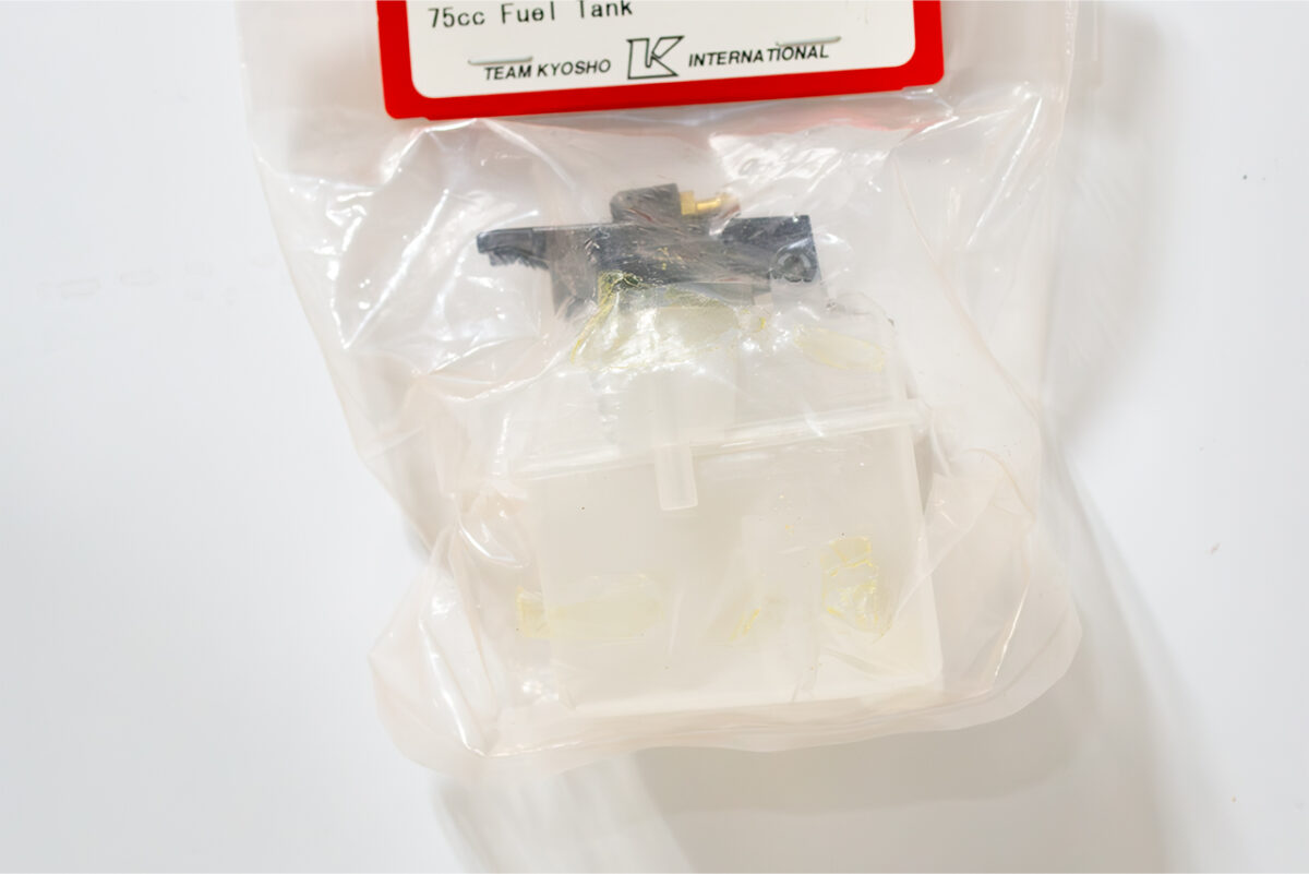 【中古販売】　京商　SPメインシャシー(7075)FW-05R用 VSW001　75cc 皿付き燃料タンク 92050B (未開封)