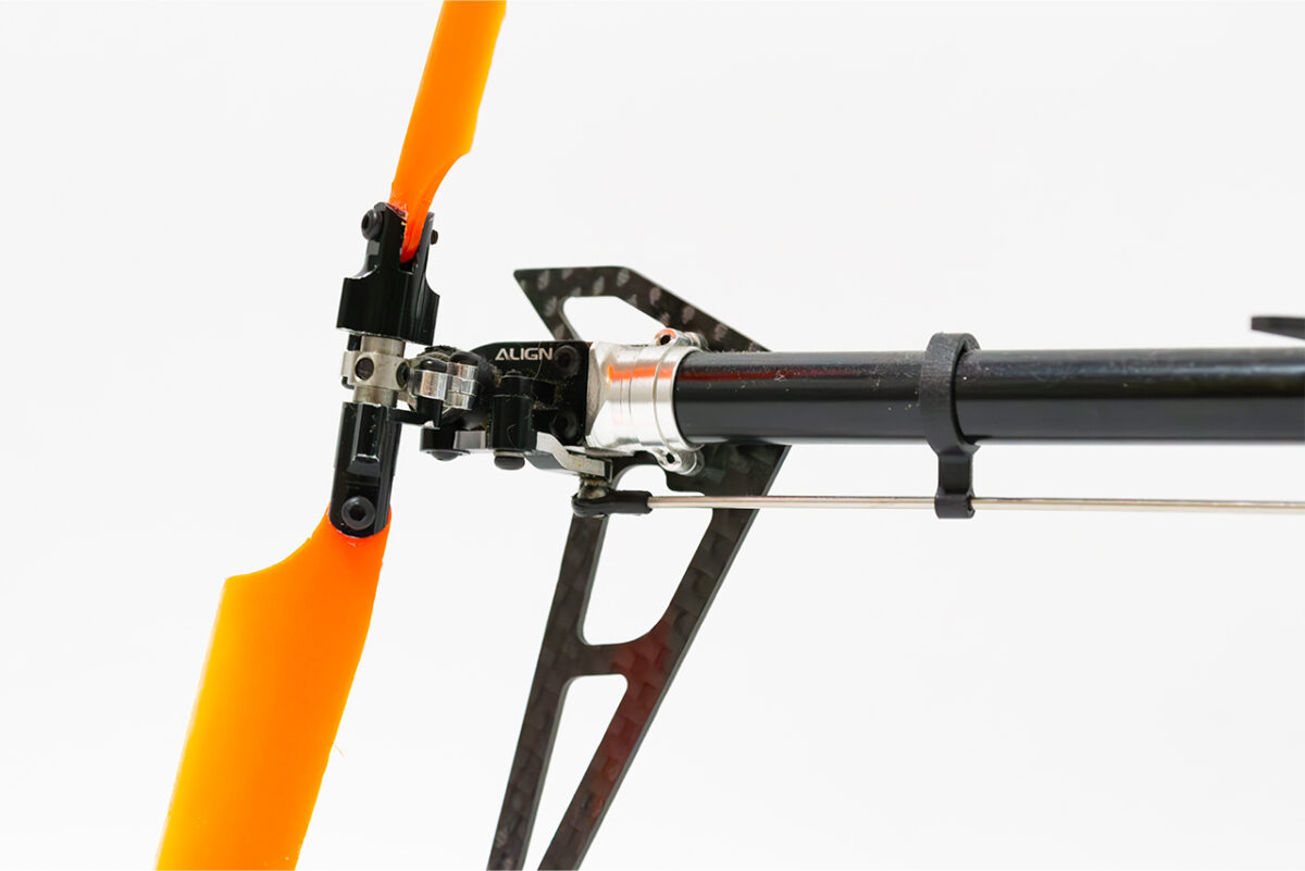 【中古販売】　ALIGN　TREX 250 スペアパーツ・ケース付き  ＊マストが曲がっているので交換が必須