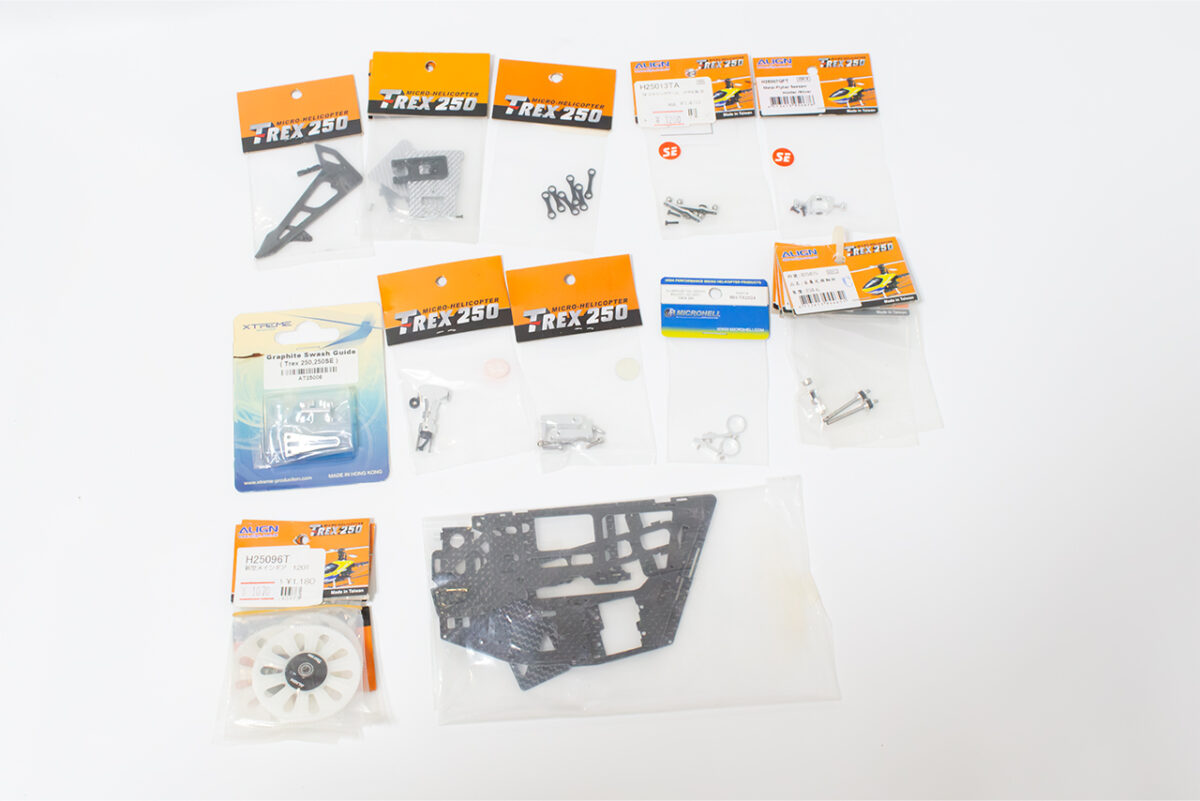 【中古販売】　ALIGN　TREX 250 スペアパーツ・ケース付き  ＊マストが曲がっているので交換が必須