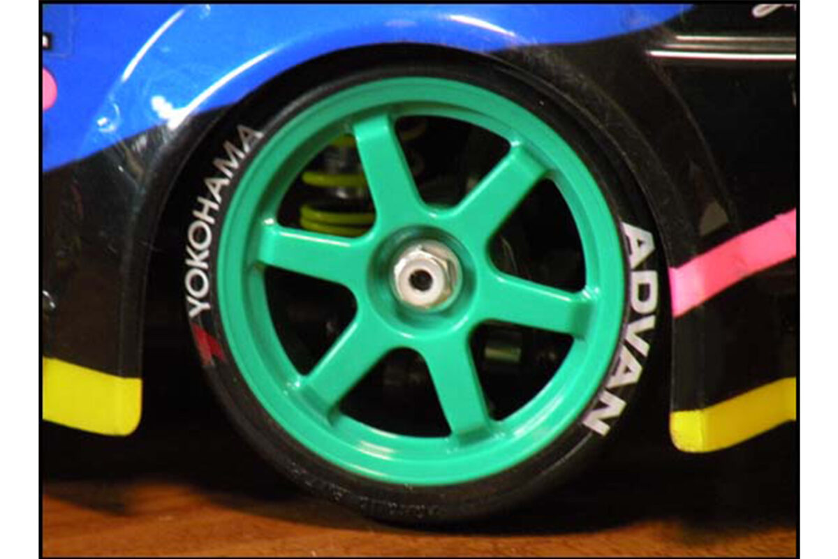 シェブロンモデルズ　Dタイヤロゴステッカー'ヨコハマタイヤ'　STS021
