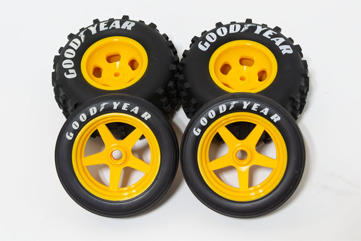 【中古販売】京商　ビートル　モーター・スペアタイヤ・オプション多数付(未走行)