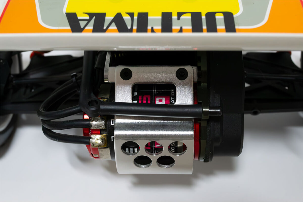 【中古販売】京商　アルティマ　ESC・モーター・オプション付(未走行)