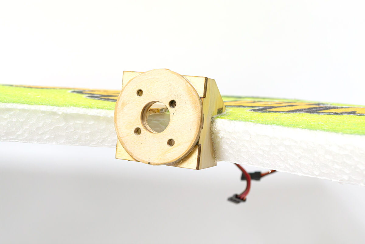 【中古販売】　テックワンホビー POPWING サーボ2個付き（未飛行）