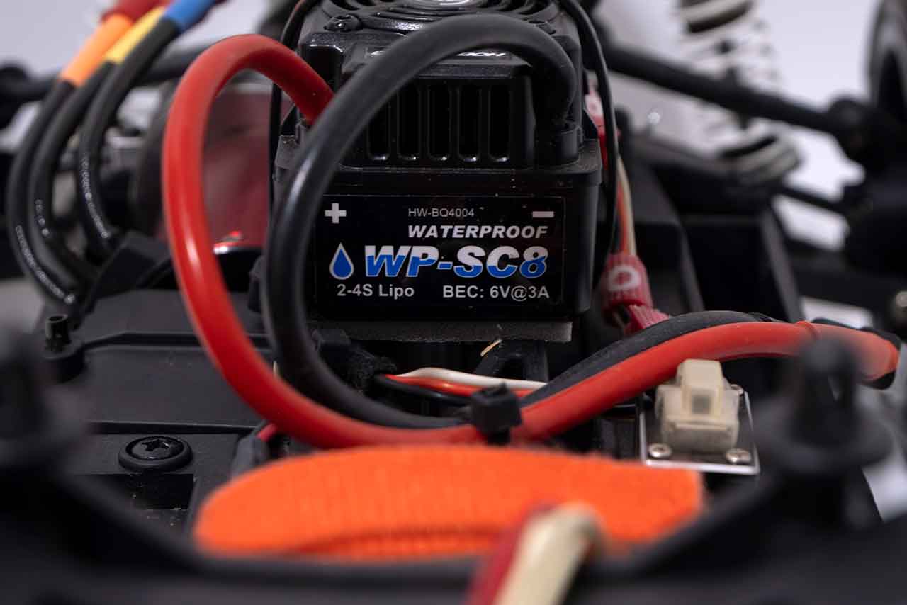 【中古販売】　京商　マッドバグ フタバレシーバー・ESC・サーボ付き　