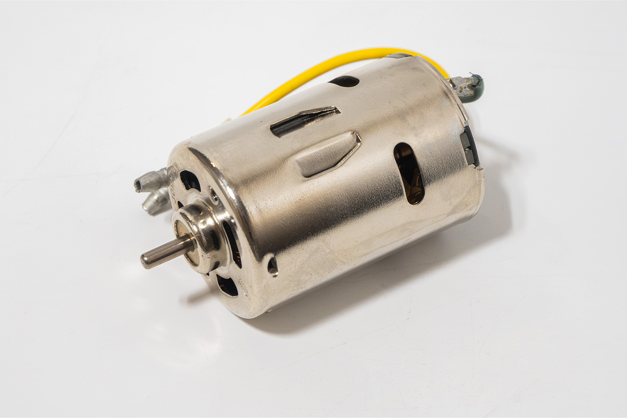 【中古販売】タミヤ　ジョンソン 540モーター 4つ穴 Ⓐ (未使用)