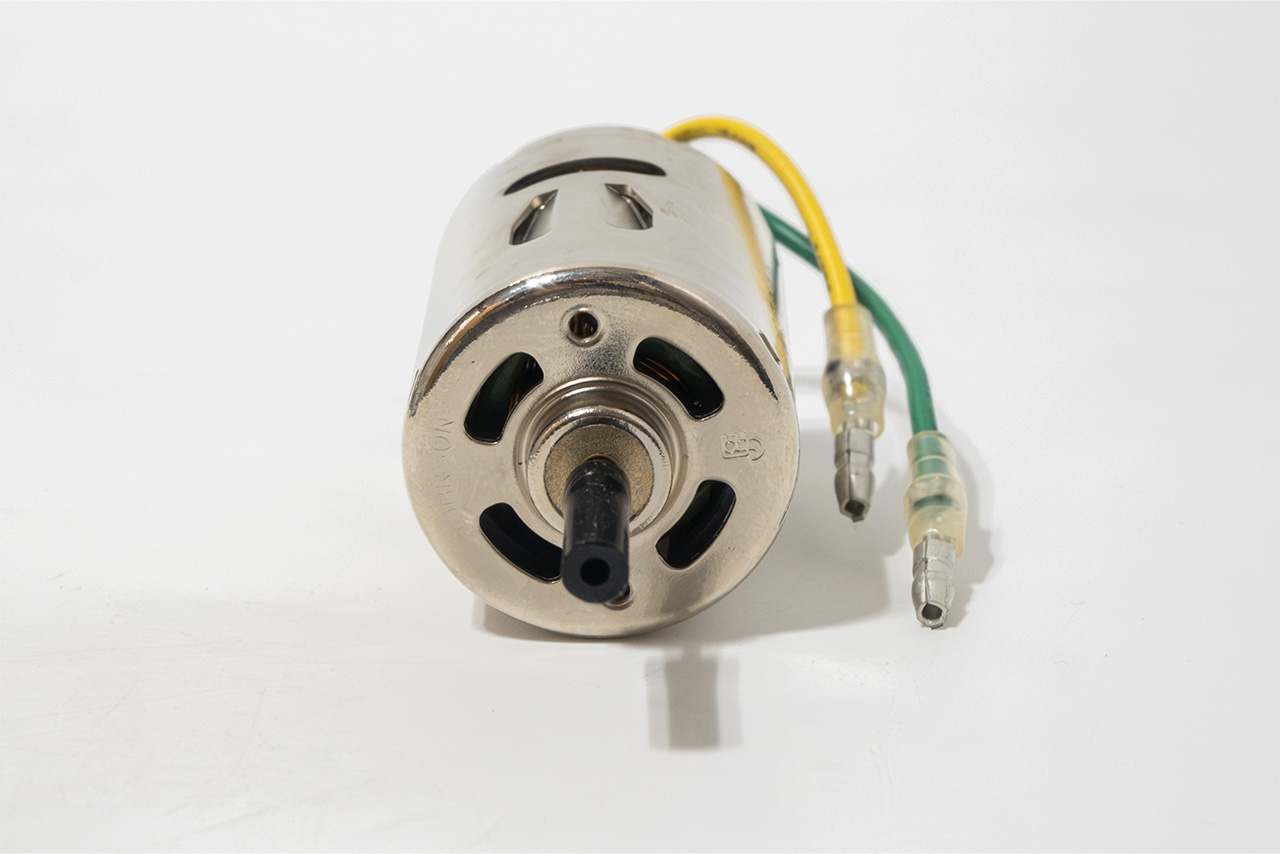 【中古販売】タミヤ　ジョンソン 540モーター 2つ穴 Ⓑ (未使用)