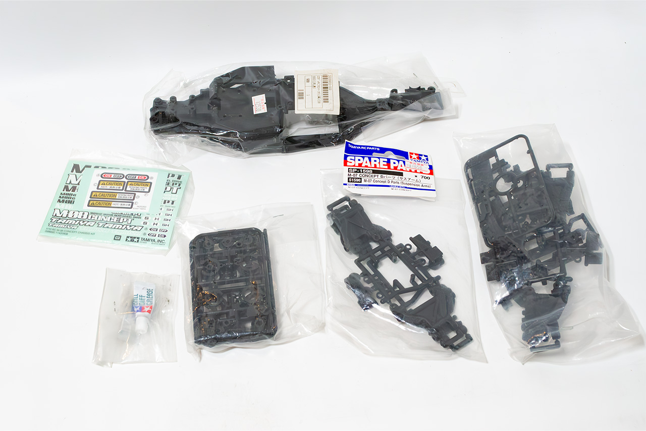 【中古販売】　 M-08 CONCEPT シャーシキット　オプション多数つき