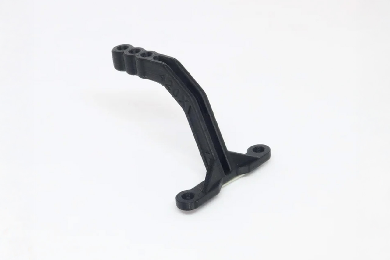 Vi-FA　3D-ボンネットサポートV2　For 421X / TAMIYA　（1個入）　FBS_V2_TRF421